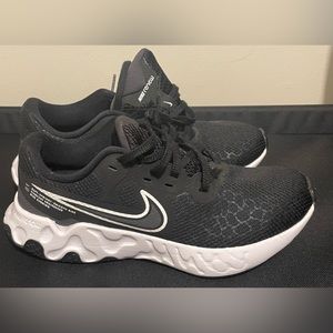 Excellent Condition Nike Renew Ride Running Shoes Women’s Size 9 Black & White